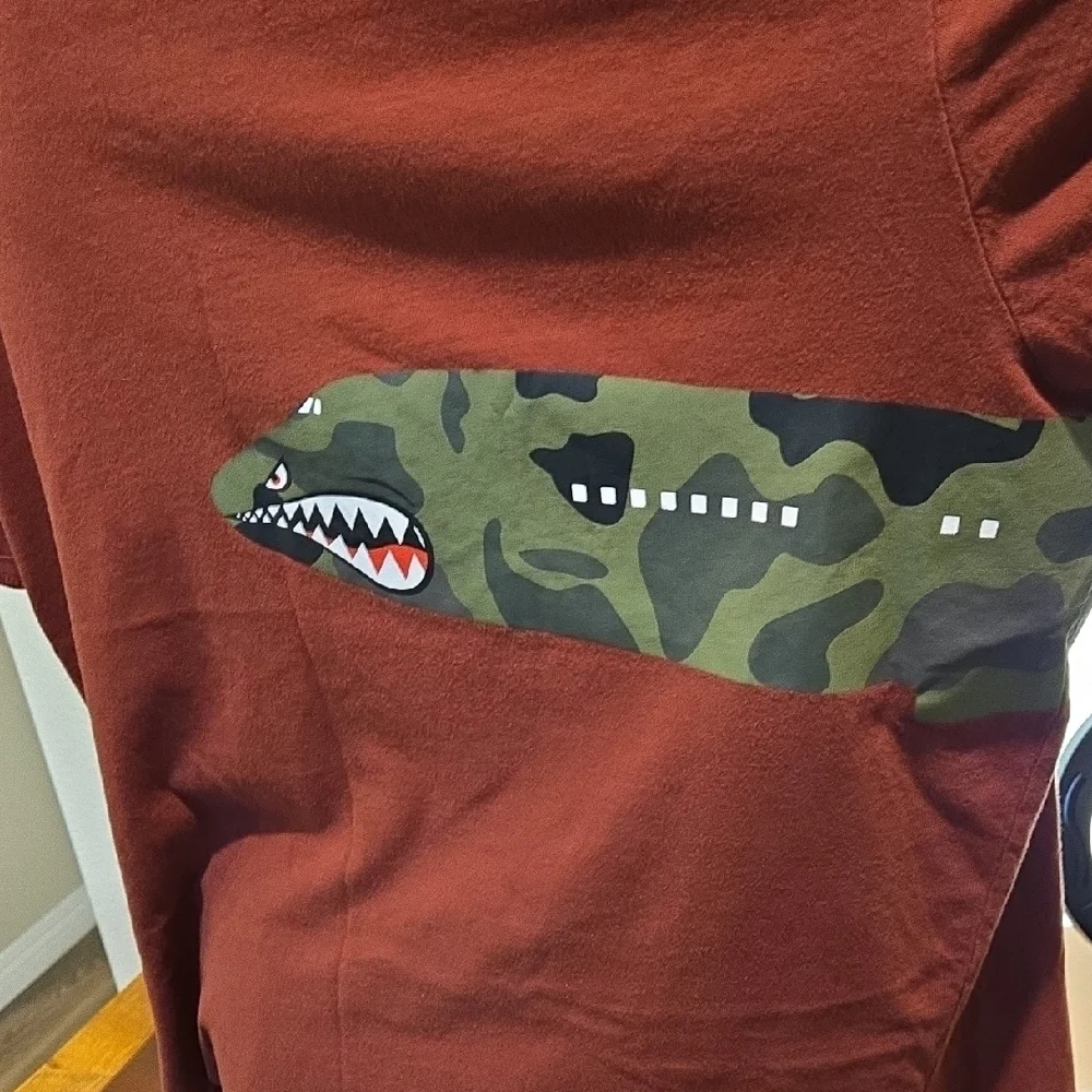 Nike Air Force 1 Bomber Maroon Camo‎ Tee